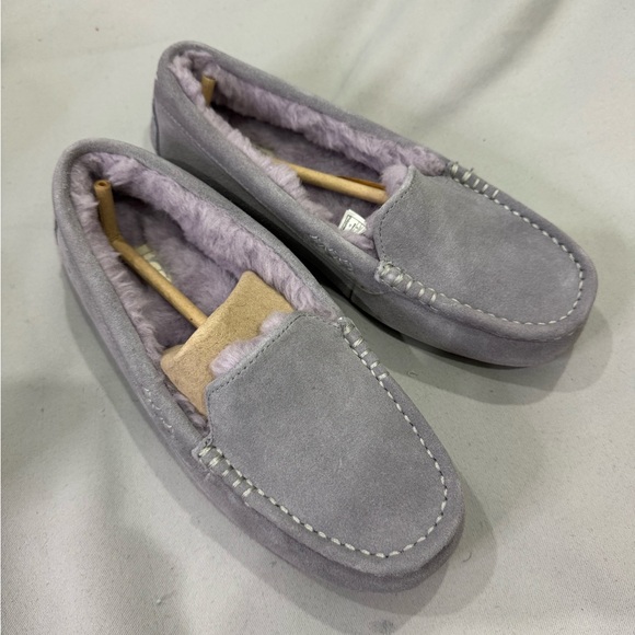 🩶 New With Box – UGG Suede Moccasins | Women’s Size 8 🩶 - Picture 4 of 6
